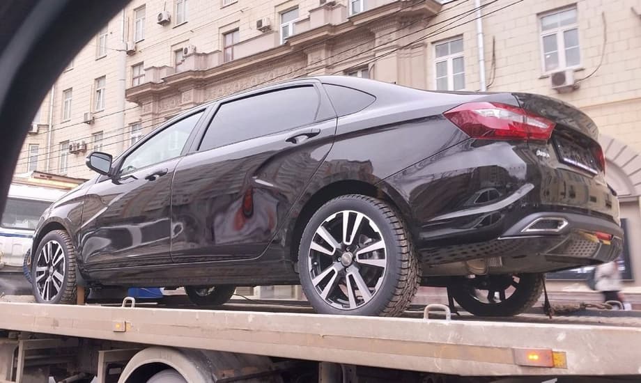 Lada Aura<br>