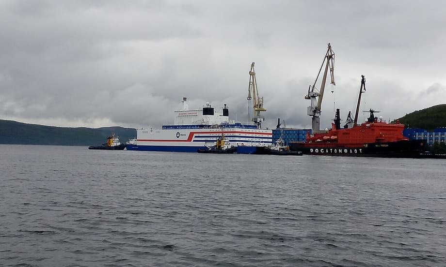  CNF "Akademik Lomonosov" 