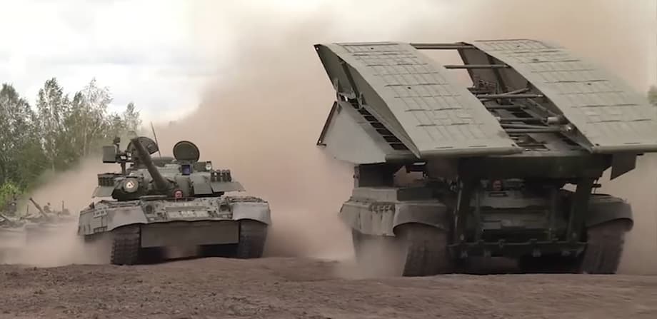 МТУ-90М (справа)