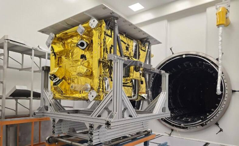 EOS-O satellite control station 