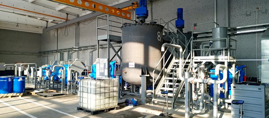 Производство клеев и мастик на заводе «Полад»