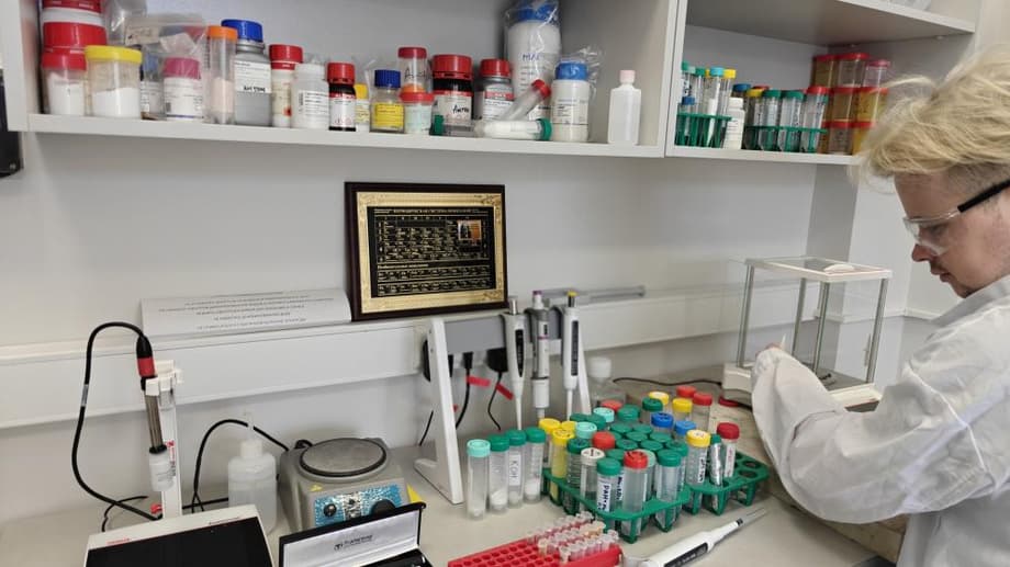 Лазерная инженерия HfN-наночастиц: шаг к более точной комбинированной онкотерапии