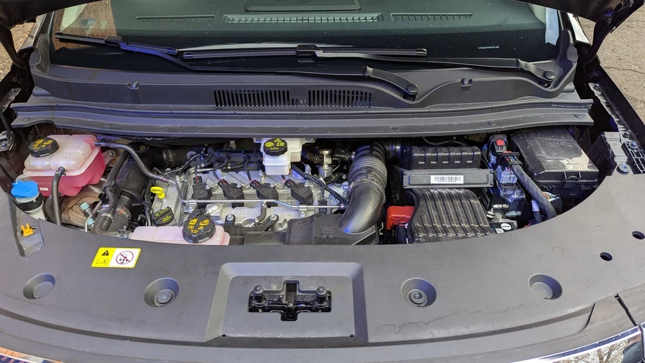 Двигатель у обоих минивэнов один и тот же