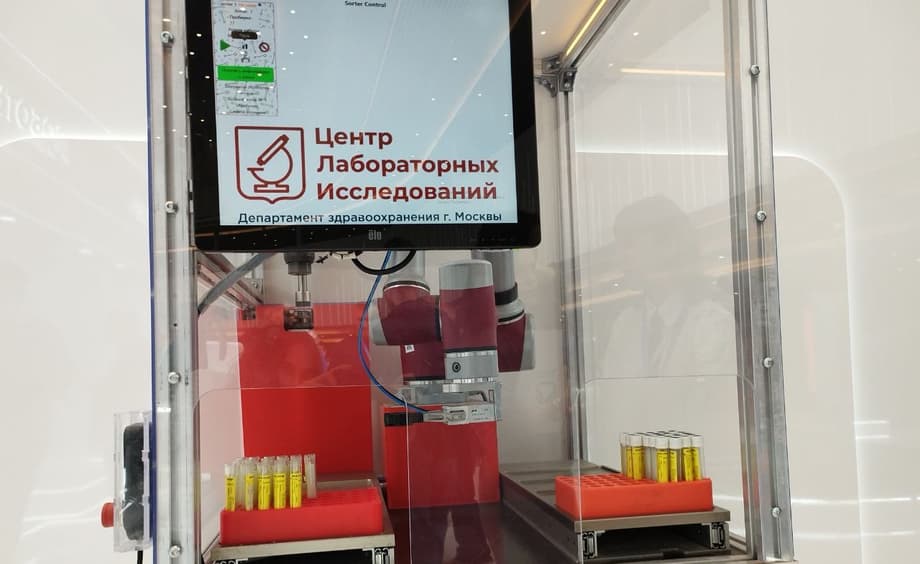 Robotic module for laboratories