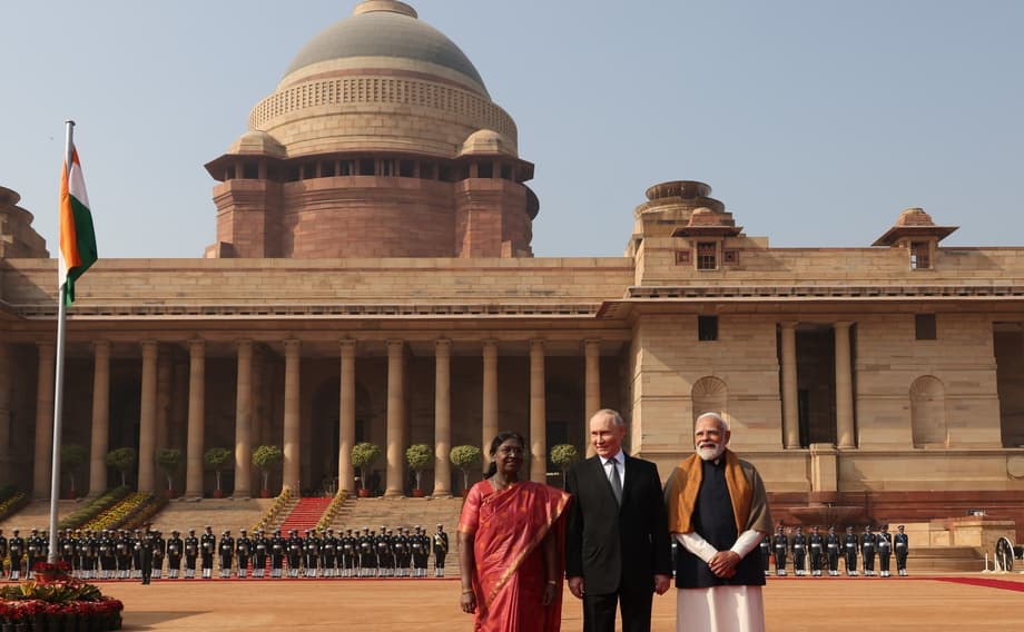 Draupadi Murmu (presidenta de la India), Vladimir Putin y Narendra Modi