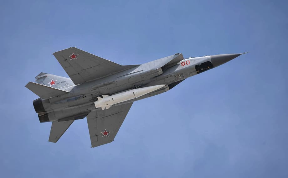 Demostración del MiG-31K con una maqueta del misil hipersónico «Kinzhal»