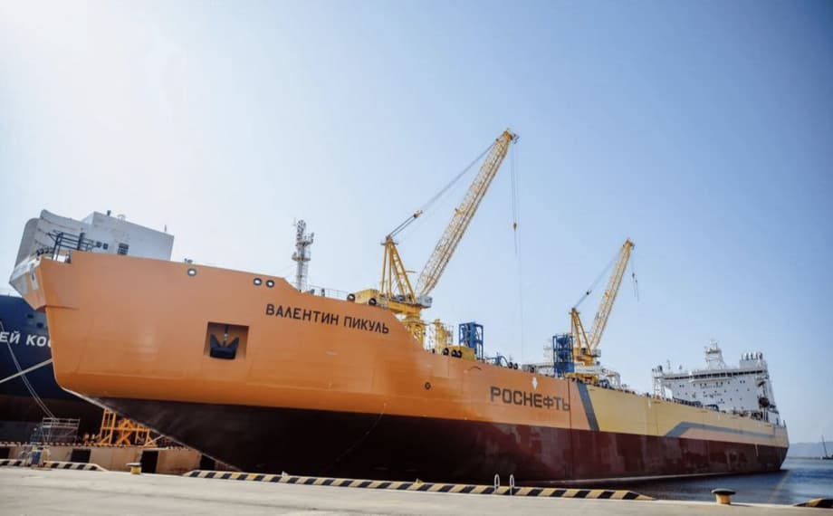 Shuttle tanker "Valentin Pikul" of the AST69K project
