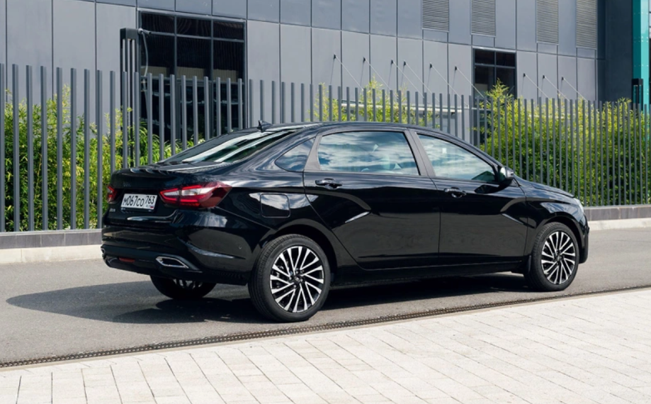 LADA Aura