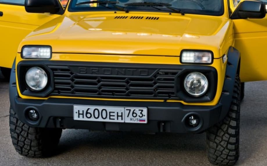 Lada Niva Bronto with a new plastic body kit