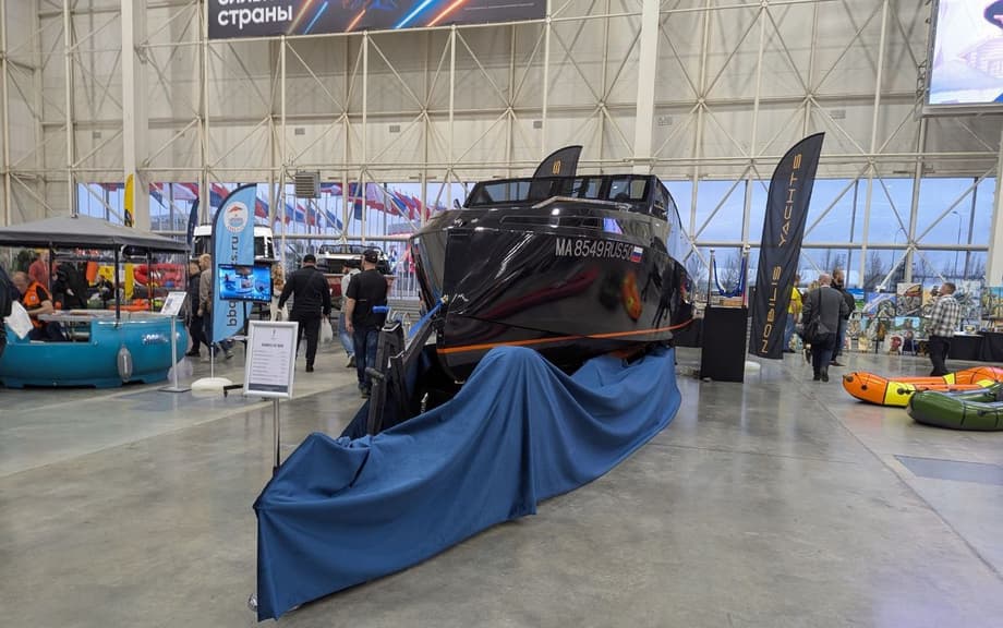 Nobilis 858 motorboat