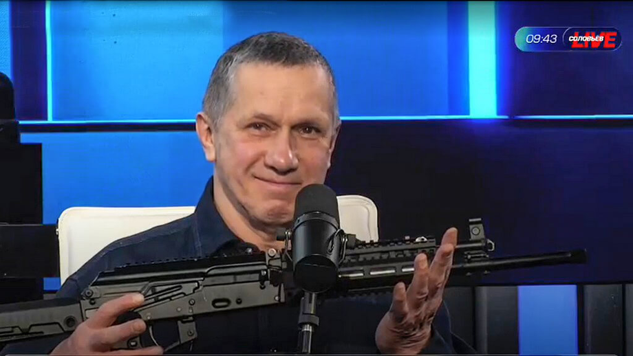 Юрий Трутнев с АК-12+