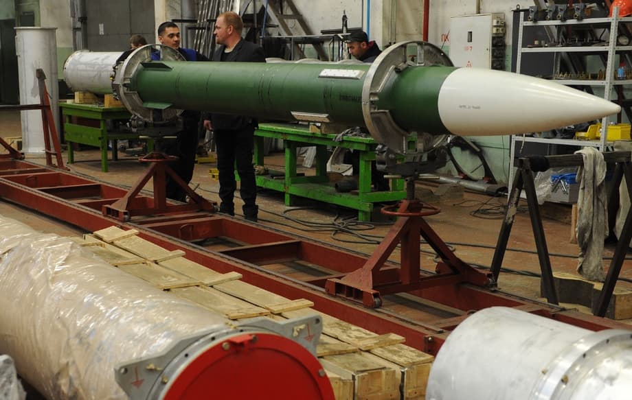 Сборочное производство транспортных машин&nbsp; ракетного комплекса С-300 на научно-производственном предприятии «Старт»