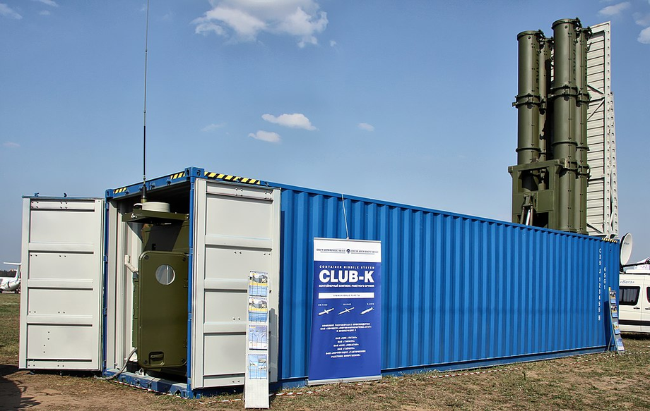 Контейнерный комплекс ракетного оружия Club-K с крылатыми ракетами «Калибр», размещённый в 40-футовом ISO-контейнере