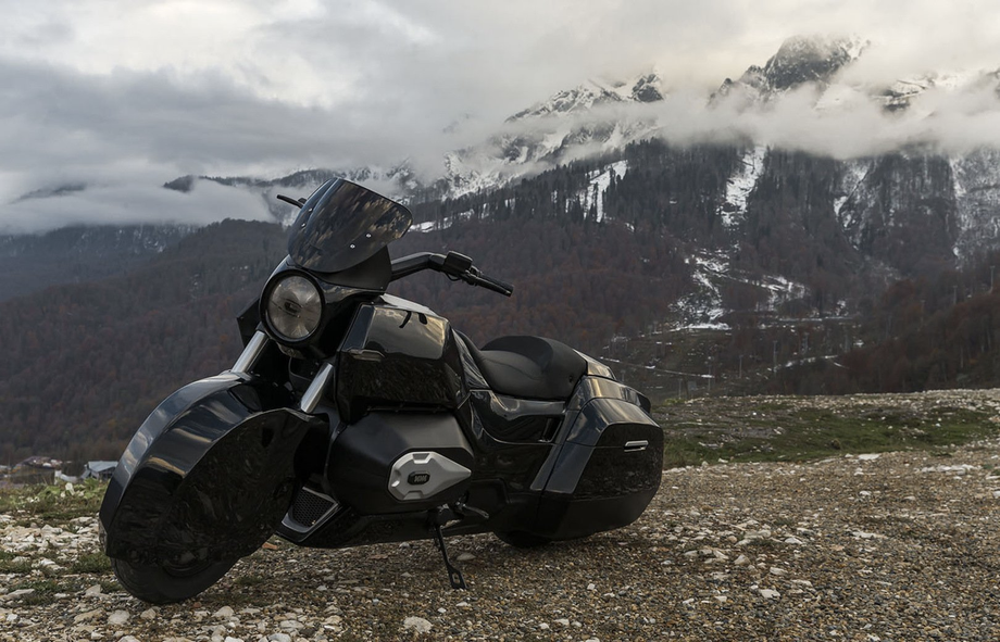 IZH del proyecto «Cortezh», una motocicleta pesada con un peso de 510 kg se presentó por primera vez en el foro «Ejército-2017», se suponía que esta motocicleta formaría parte de la línea de vehículos de escolta presidencial