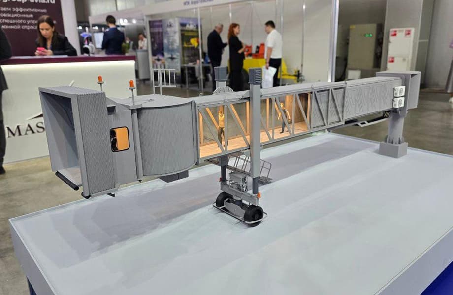 Passenger telescopic boarding bridge from TsNIIAG