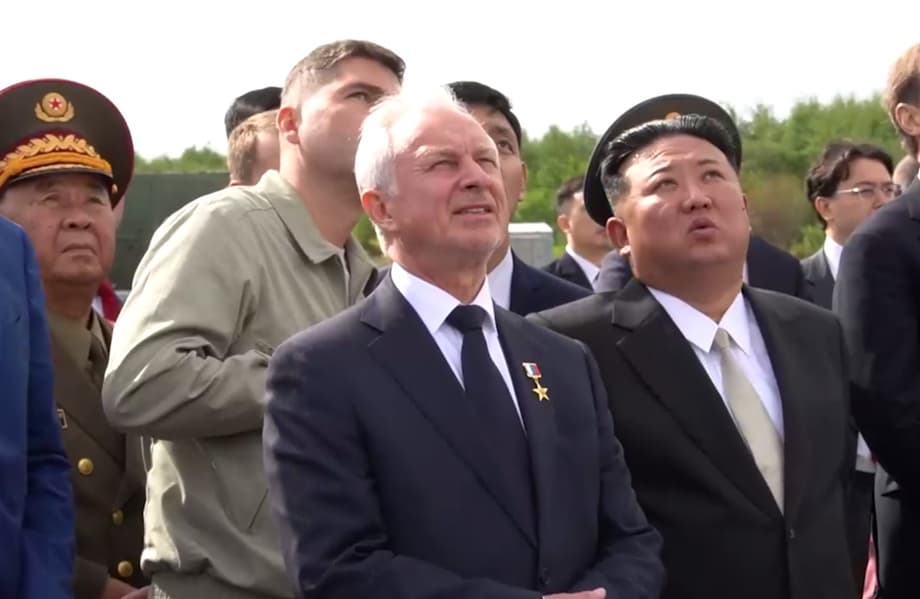 Ким Чен Ын следит за полетом Су-35 и Су-57 в Комсомольске-на-Амуре