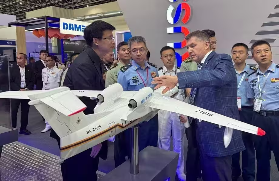 Модель Бе-200 с двигателями ПД-8