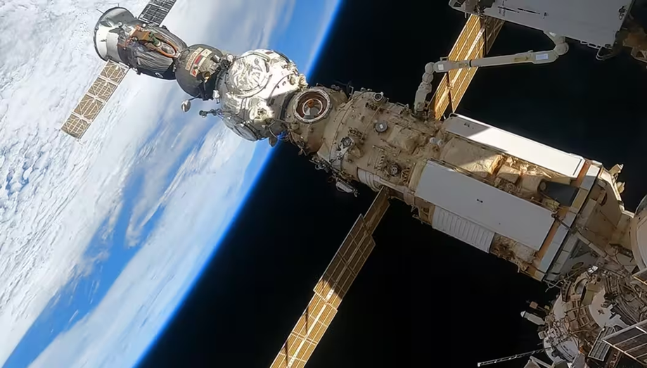 Работа манипулятора ERA на модуле «Наука»