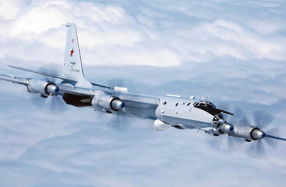 Avión Tu-142MK