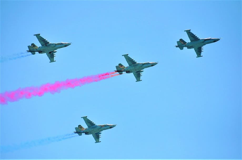 Su-25 en un desfile militar en Bakú