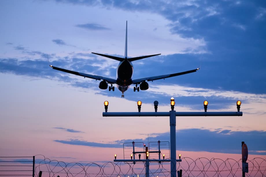 Los complejos acompañan los despegues y aterrizajes de aviones. Son capaces de garantizar la seguridad de los aeropuertos con cualquier intensidad de vuelos