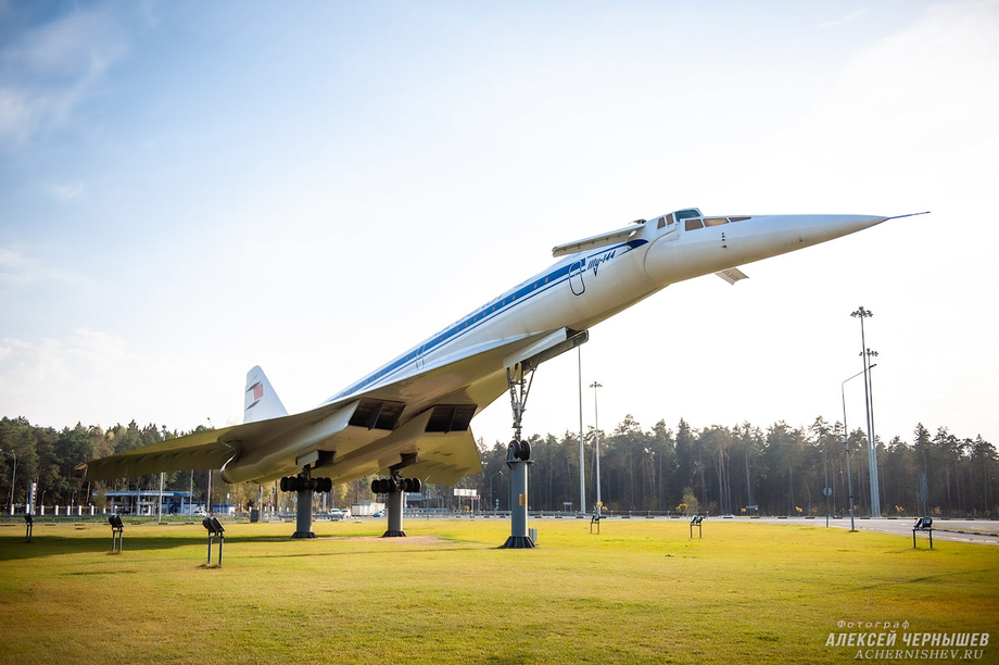 Tu-144