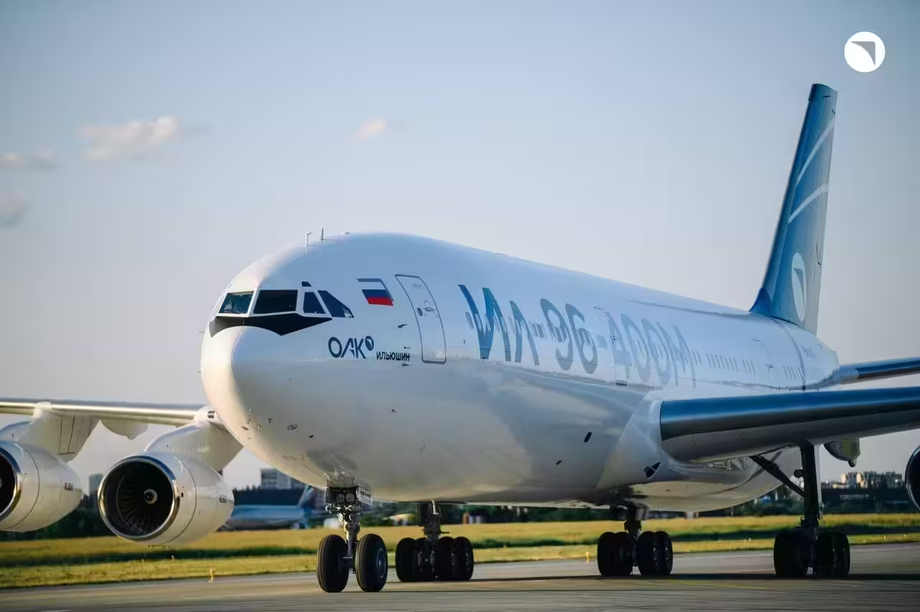 Il-96-400M