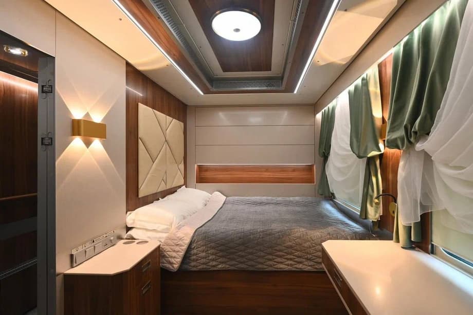 The "Grand de Luxe" carriage inside