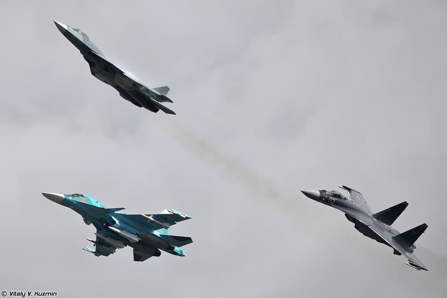 Cazas Su-34, T-50 y Su-35S