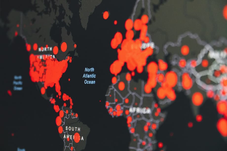 Mapa con personas infectadas con coronavirus, foto de archivo<br>
