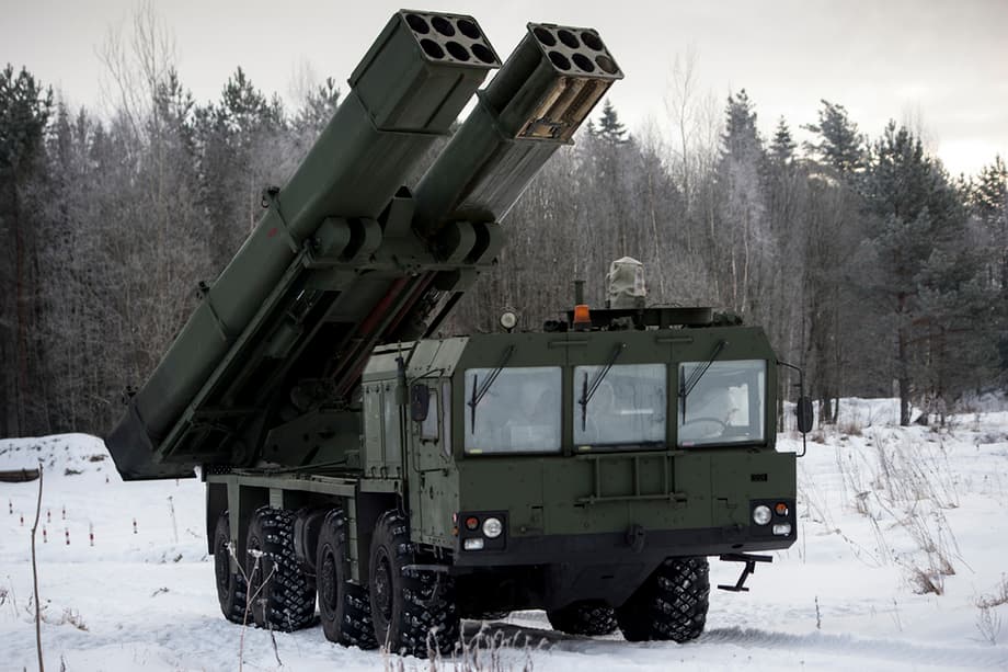 Vehículo de combate 9A53 MLRS 9K512 "Uragan-1M"