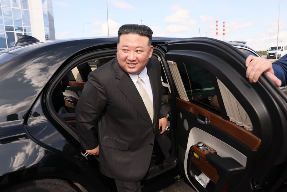 Kim Jong-un inspecciona el "Aurus Senat"