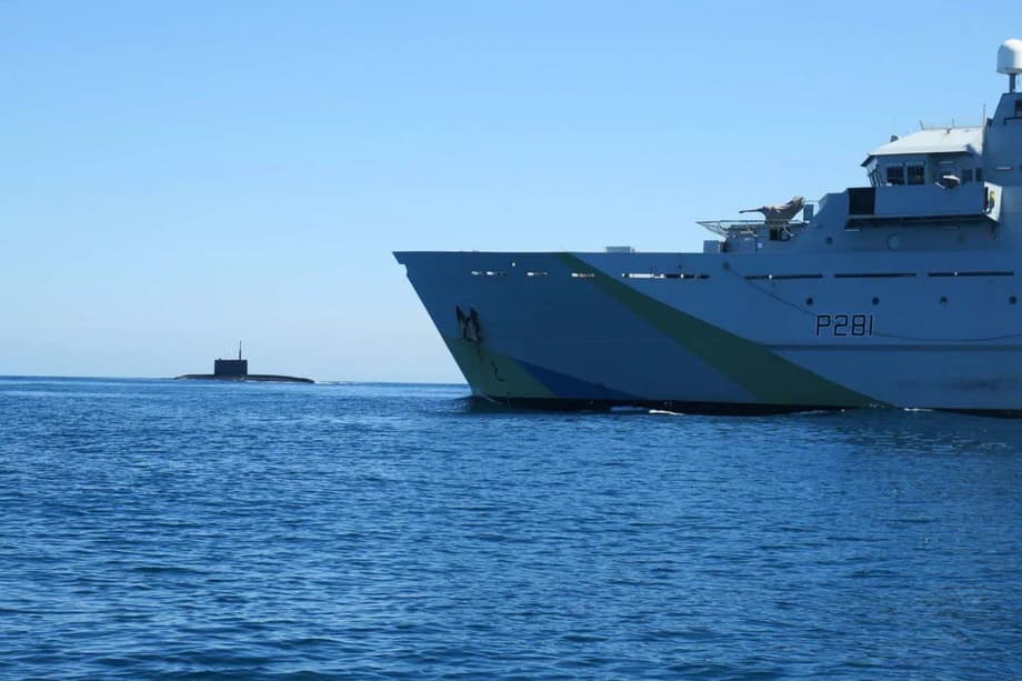 Footage Emerges of British Navy Escorting "Krasnodar" Submarine with "Caliber" Missiles in the English Channel