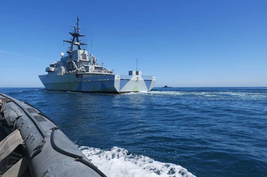 Footage Emerges of British Navy Escorting "Krasnodar" Submarine with "Caliber" Missiles in the English Channel