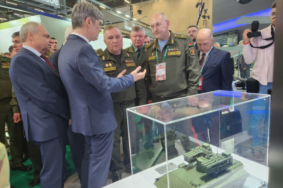 Módulo SAM "Krona-E" sobre chasis de orugas BMP-2