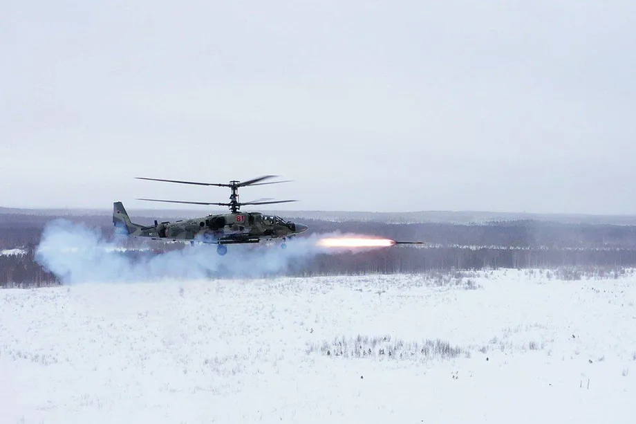 Вертолёт&nbsp;Ка-52 с ракетой «Вихрь-1»