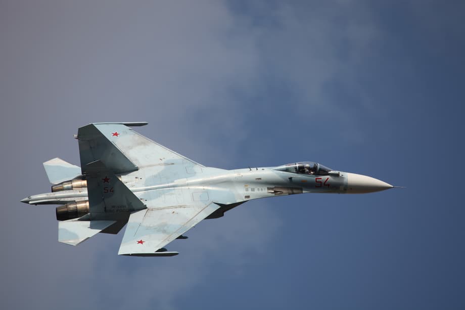 Многоцелевой истребитель Су-27