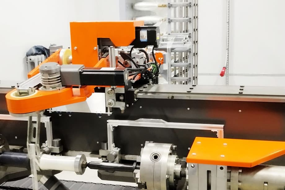 Máquina bobinadora en la fábrica "Mayak" de Kirov