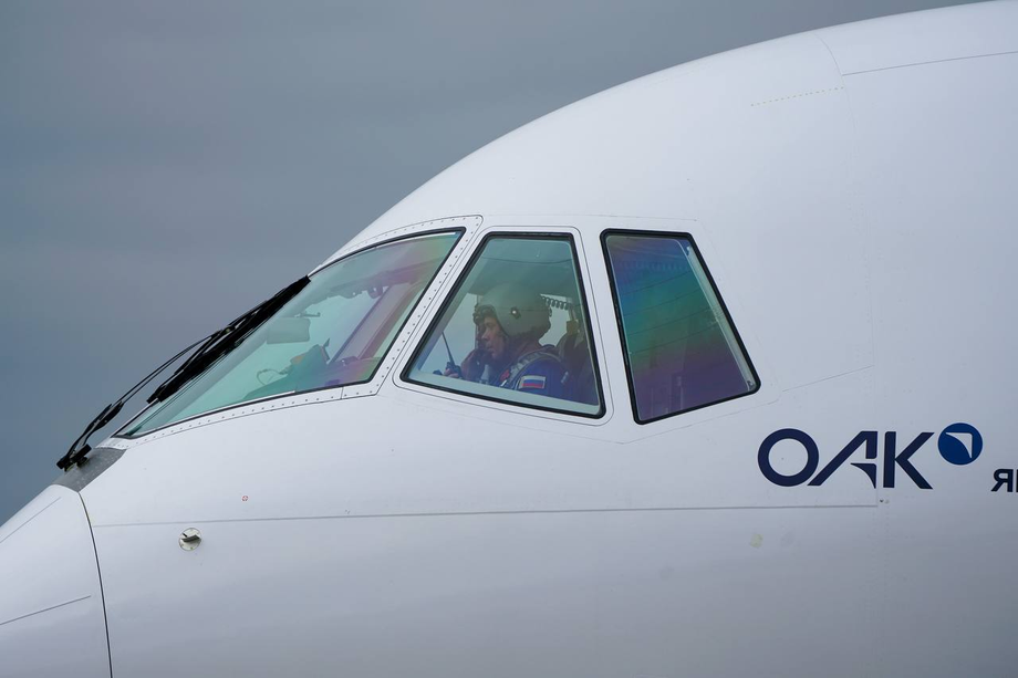 cockpit of the MC-21 aircraft