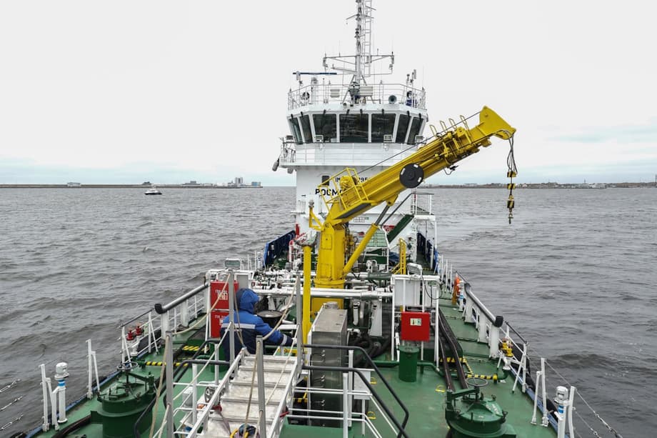 bilge water collection vessel "Koporye"