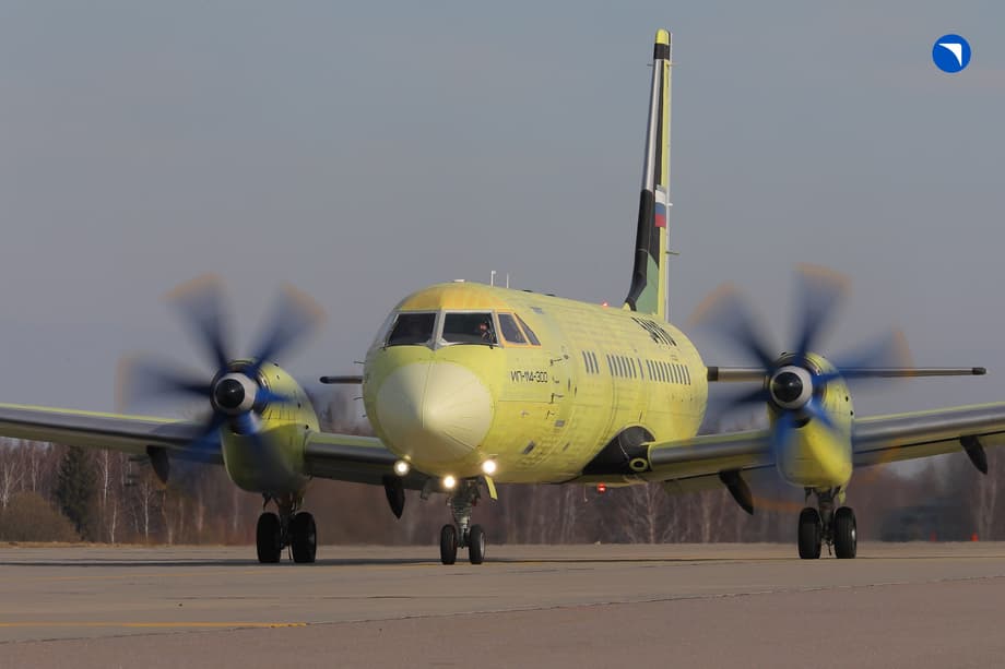 Avión Il-114-30