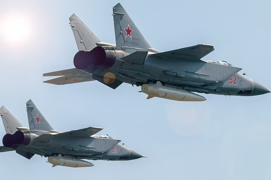 MiG-31K con misil «Kinzhal»