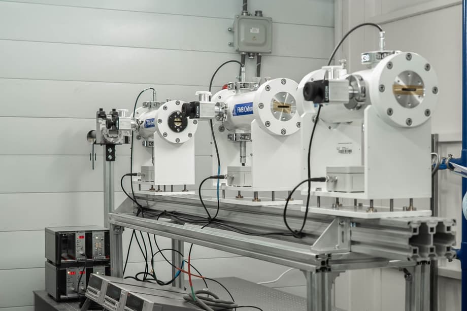 Primera estación de investigación en la sala experimental del Centro de Uso Colectivo "SKIF"