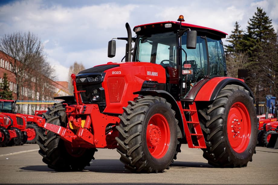 Tractor Belarus 2023