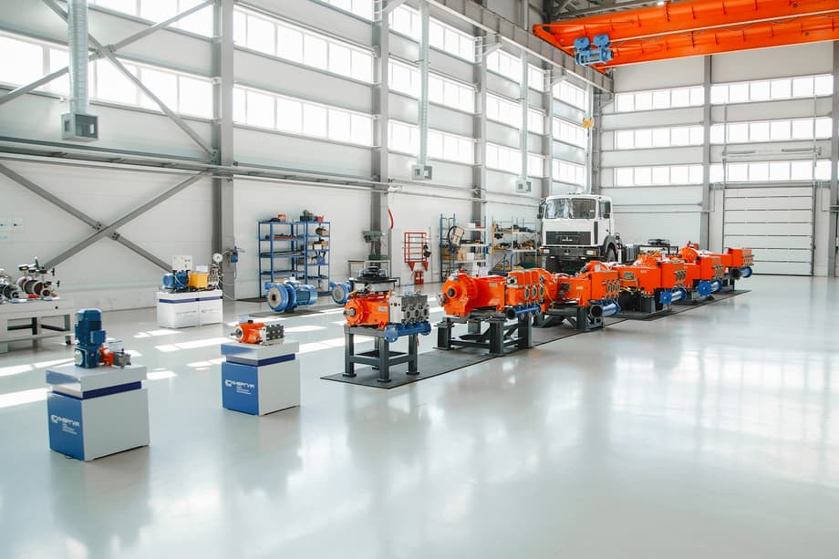 Line of high-pressure plunger pumps