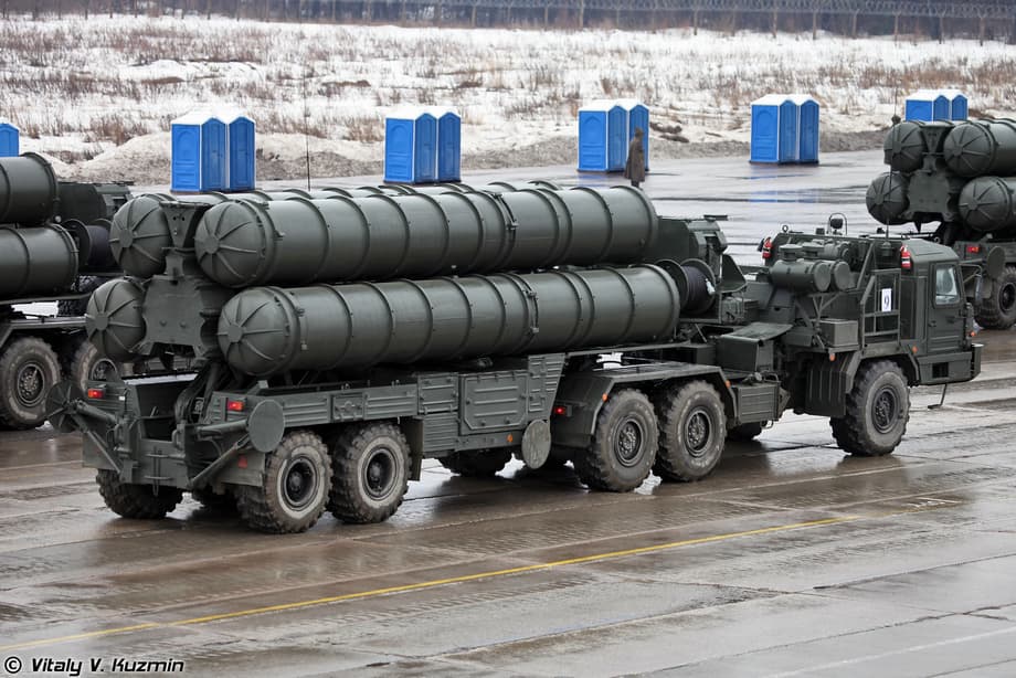 Lanzador 5P85SM2-01 del sistema de defensa aérea S-400