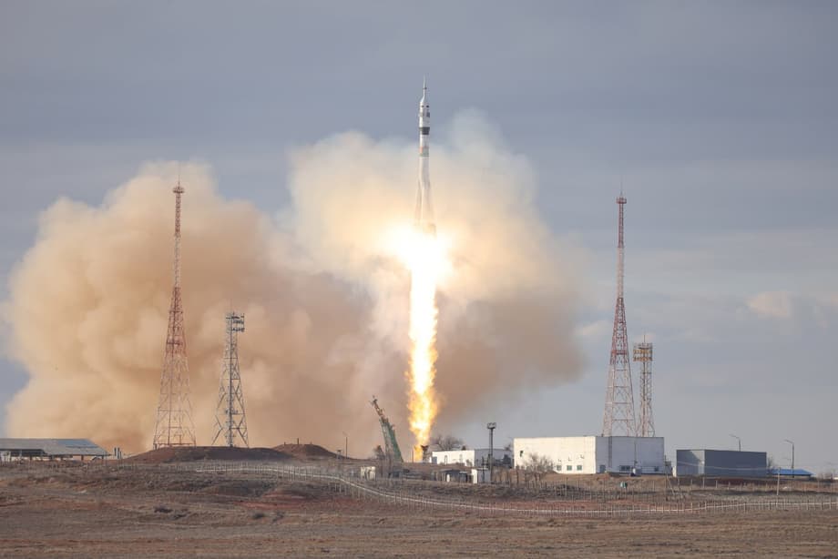 Так стартовал «Союз МС-25». Но скоро будут снимки и «Союза МС-26».