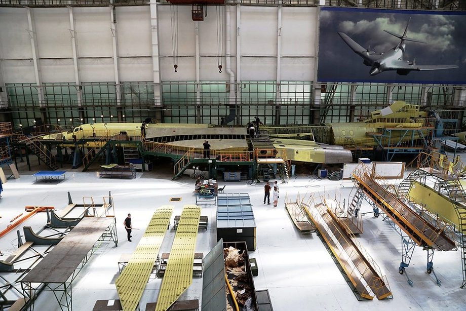 Tu-160M during assembly