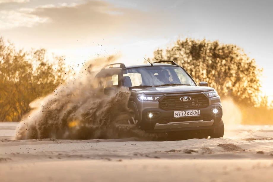 Lada Niva Travel