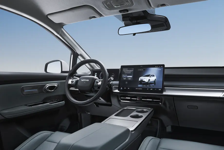 Interior del coche eléctrico UMO 5